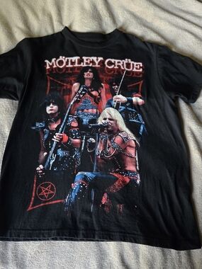Mötley Crüe Black Graphic Short Sleeve Band Tee